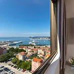 Apartment Island View